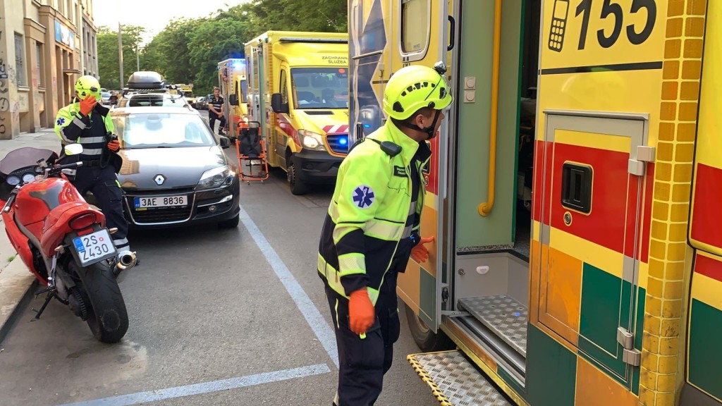 D8PRmvWUIAEB5CQ.jpg large