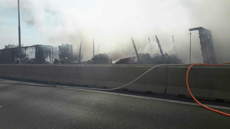 4-tragicky-pozar-na-D1