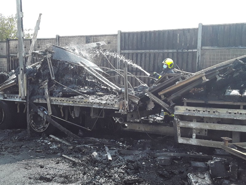 7-tragicky-pozar-na-D1