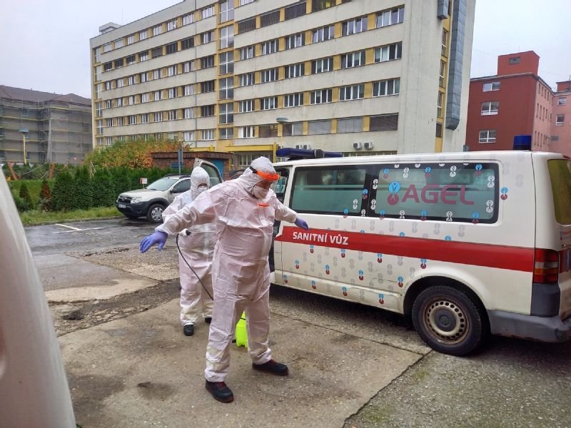 po-kazdem-infekcnim-pacientovi-se-musi-cela-sanitka-vydezinfikovat-2