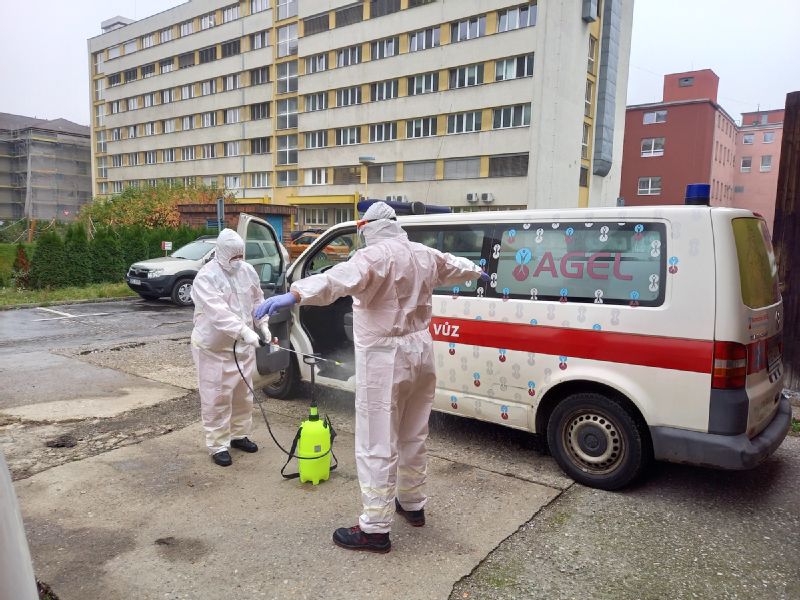 po-kazdem-infekcnim-pacientovi-se-musi-cela-sanitka-vydezinfikovat-3