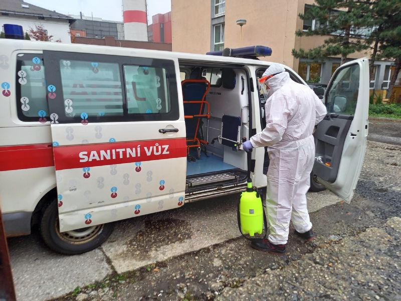 po-kazdem-infekcnim-pacientovi-se-musi-cela-sanitka-vydezinfikovat-5
